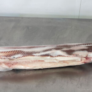 Pescado de quella hgt congelados en una mesa gris